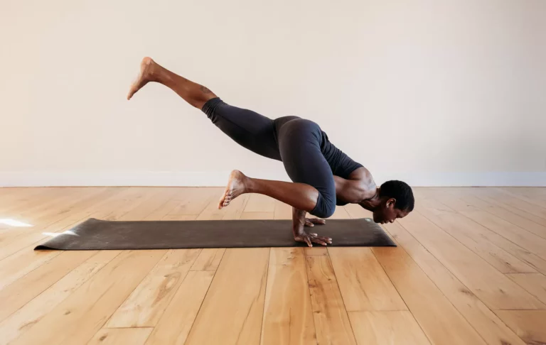 Découvrez comment le power yoga peut vous aider